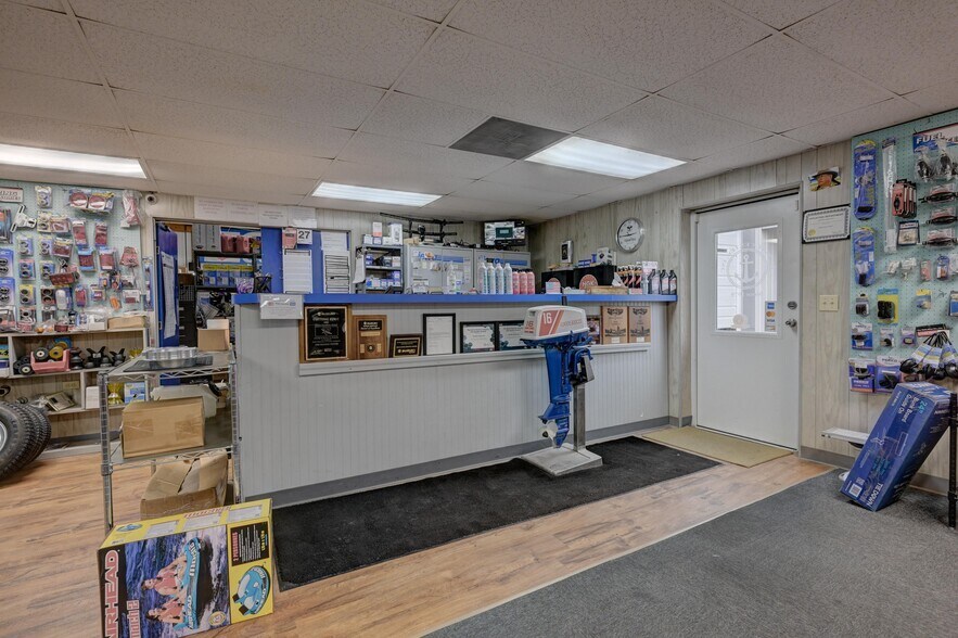 More Photos Of 4961 Highway 43, Seneca Marina For Sale