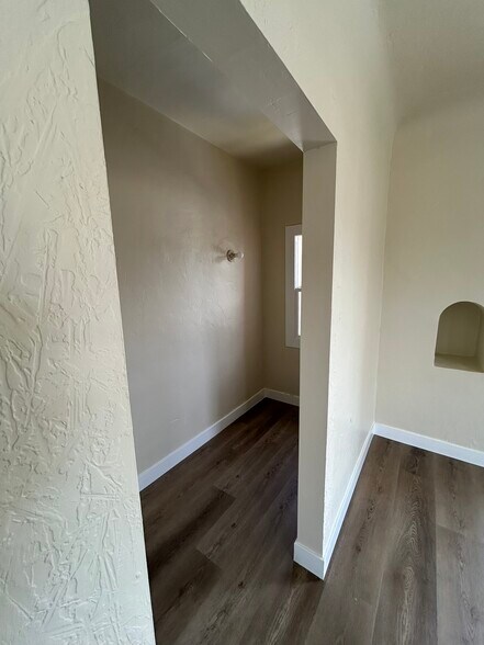 More Photos Of 1506 W 36th St, Los Angeles Apartments For Sale