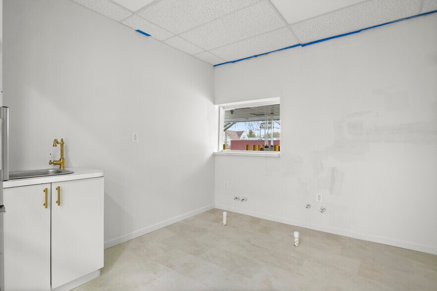 More Photos Of 27621 Warren Rd, Garden City Freestanding For Lease