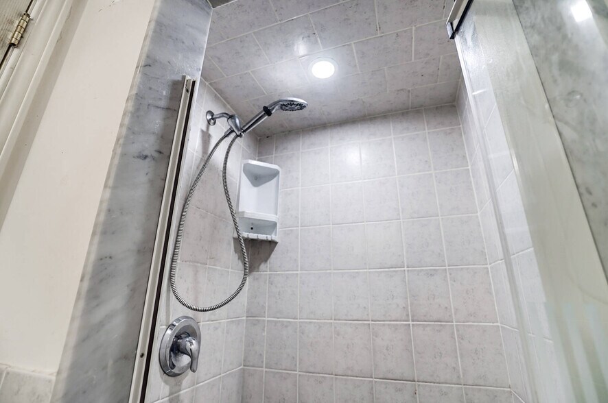 More Photos Of 4 Oriole Gdns, Toronto Apartments For Sale