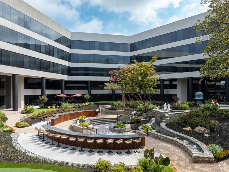 More Photos Of 1117 Perimeter Ctr W, Atlanta Office For Lease