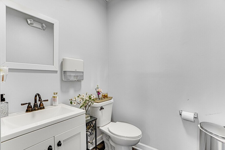 More Photos Of 700-728 S Milwaukee Ave, Wheeling Office For Lease