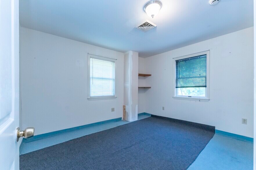 More Photos Of 1520 Broadway, Esopus Freestanding For Sale