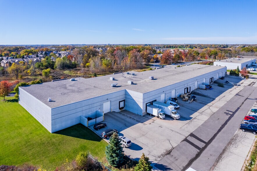 More Photos Of 400 W Bell Ct, Oak Creek Service For Lease