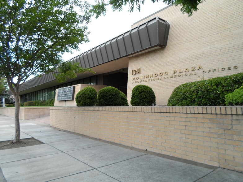 More Photos Of 1341 W Robinhood Dr, Stockton Office For Lease