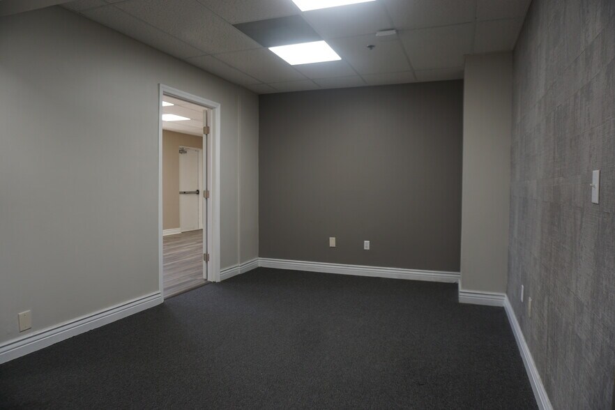 More Photos Of 2405-2425 N University Dr, Coral Springs Loft Creative Space For Lease