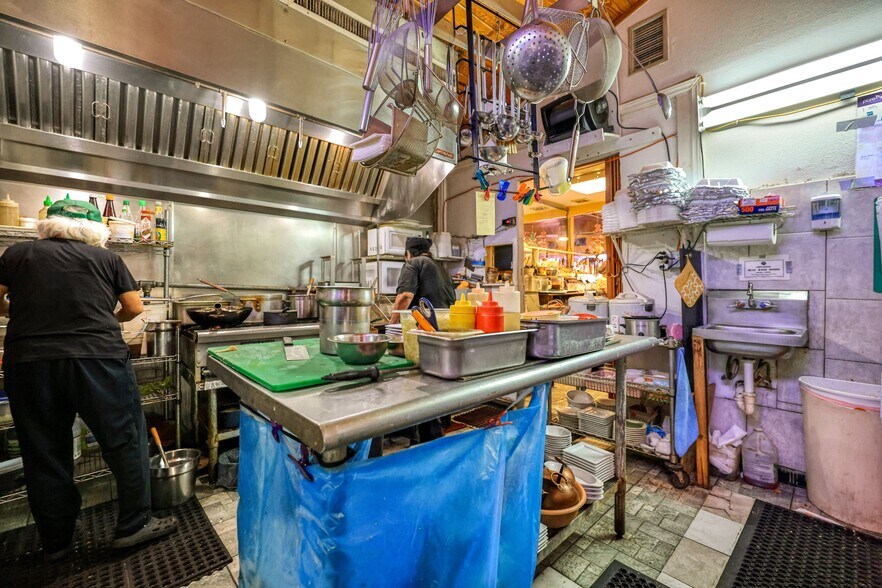 More Photos Of 5709 6th St, Zephyrhills Restaurant For Sale