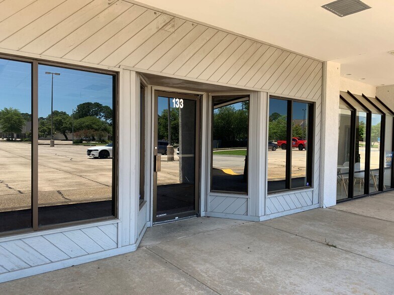 More Photos Of 100-145 James Comeaux Rd, Lafayette Unknown For Lease