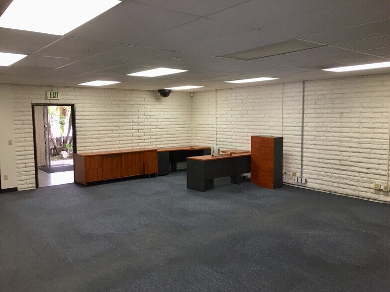 More Photos Of 1051 E Wardlow Rd, Long Beach Office For Lease