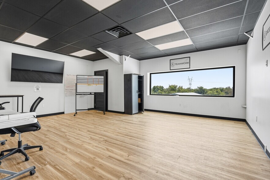 More Photos Of 22900 W Skelly Rd, Haskell Light Manufacturing For Sale