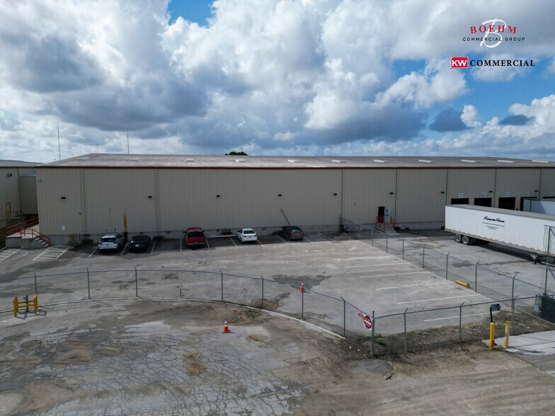 More Photos Of 109 Lupita Circle, Del Rio Distribution For Lease