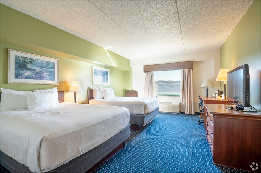 More Photos Of 350 Bell St, Dubuque Hotel For Sale