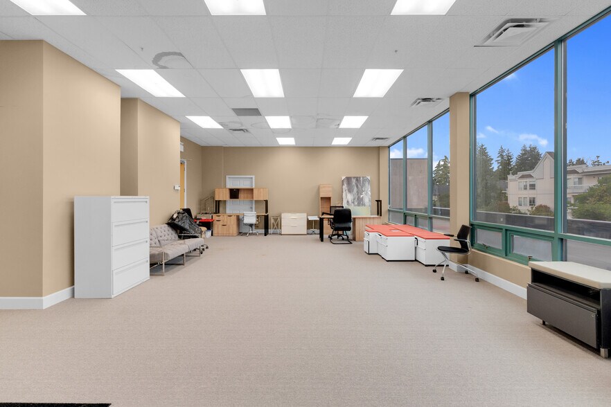 More Photos Of 9288 120 St, Surrey Storefront Retail Office For Lease