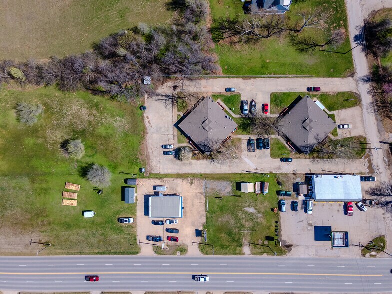 More Photos Of 210 NW North St, Minco Apartments For Sale