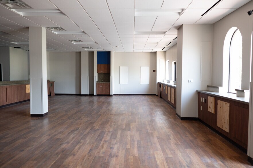 More Photos Of 3301 E US Highway 377, Granbury Storefront Retail Office For Lease