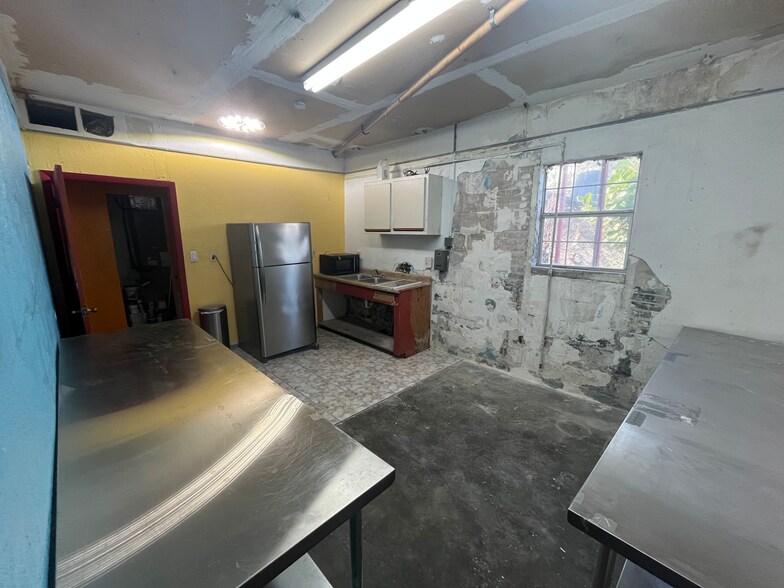 More Photos Of 2406 Terminal Dr, Saint Petersburg Warehouse For Sale