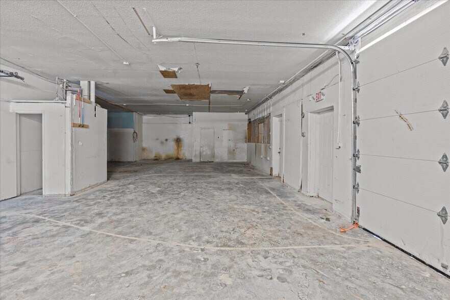 More Photos Of 171-173 Shaker Rd, East Longmeadow General Retail For Sale