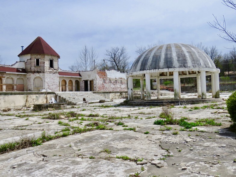 Primary Photo Of 101 Mark Twain Dr, Joplin Swimming Pool For Sale