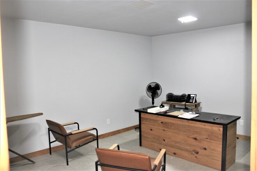 More Photos Of 201 Houston St, George West Warehouse For Lease