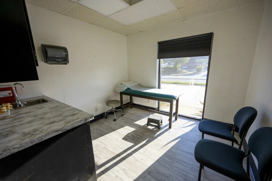 More Photos Of 517 N Carrier Pky, Grand Prairie Medical For Lease