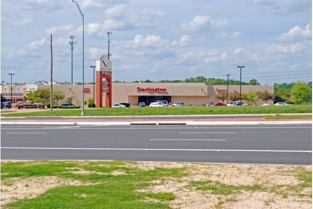 More Photos Of 103 W Loop 281, Longview General Retail For Lease