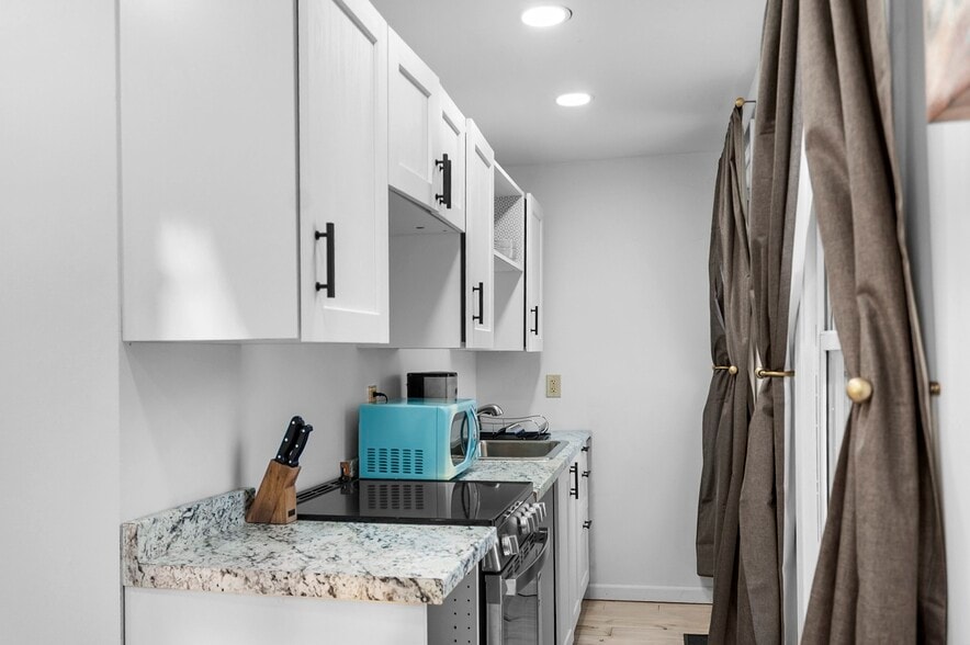 More Photos Of 17-19 Silver Ln, East Hartford Apartments For Sale