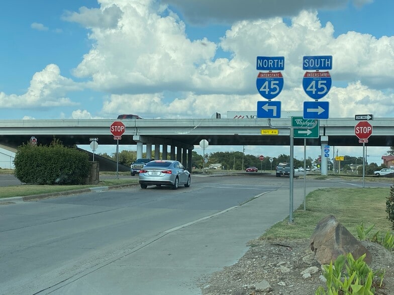 More Photos Of 352 E Belt Line Rd, Wilmer Storefront Retail Office For Sale