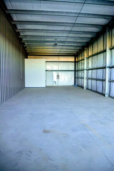 More Photos Of 110 Yukon Crossing Ave, Yukon Service For Lease