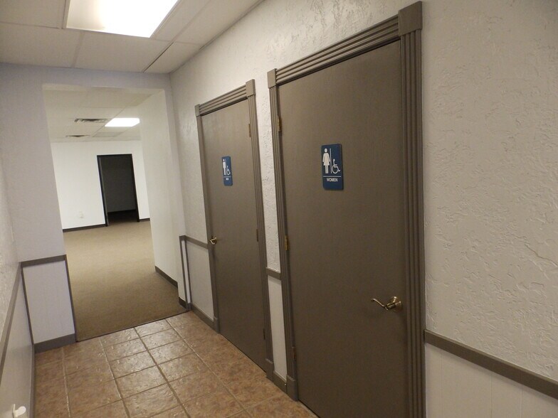 More Photos Of 2005 Tile Factory Rd, Palestine Manufacturing For Lease