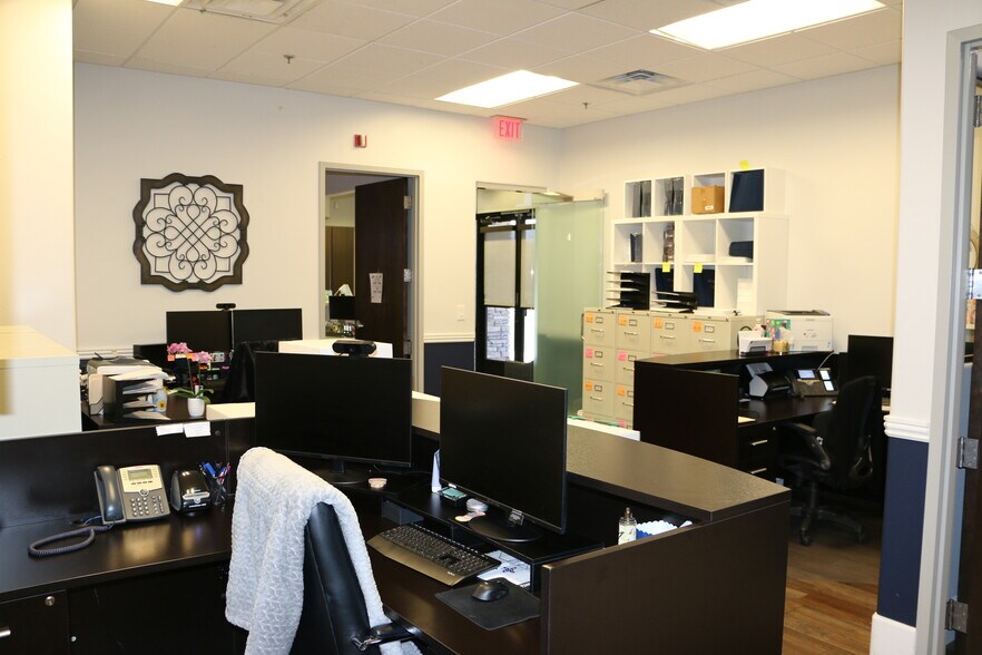 More Photos Of 10799 W Twain Ave, Las Vegas Office For Sale
