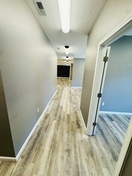 More Photos Of 2504 Veterans Memorial Pky S, Lafayette Office For Sale