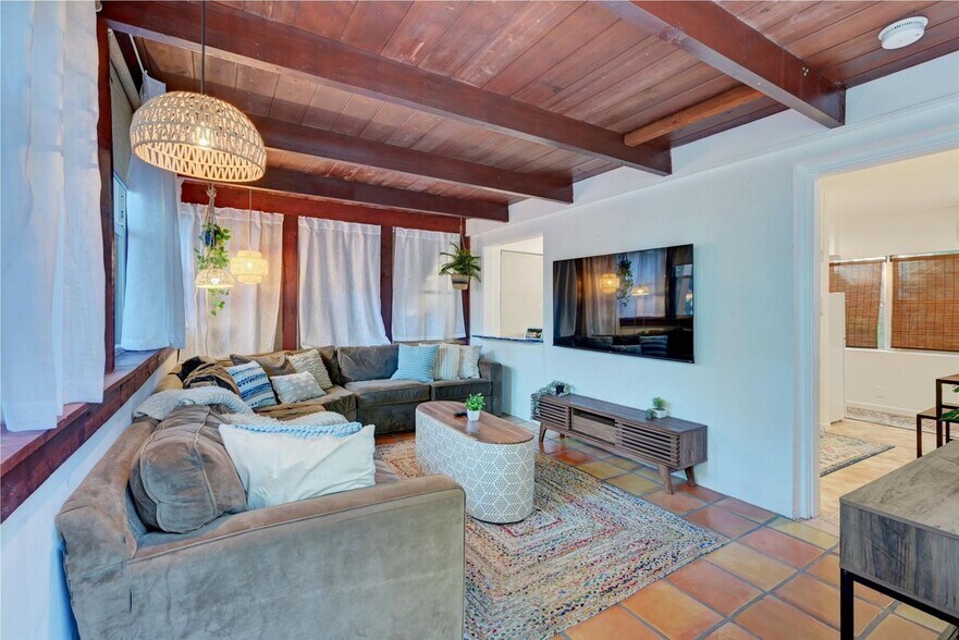 More Photos Of 1944 NE 5th St, Deerfield Beach Apartments For Sale