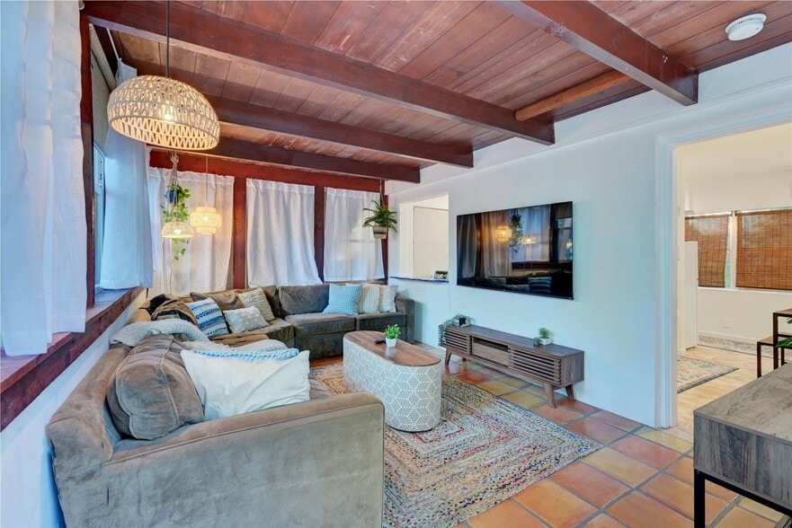 More Photos Of 1944 NE 5th St, Deerfield Beach Apartments For Sale