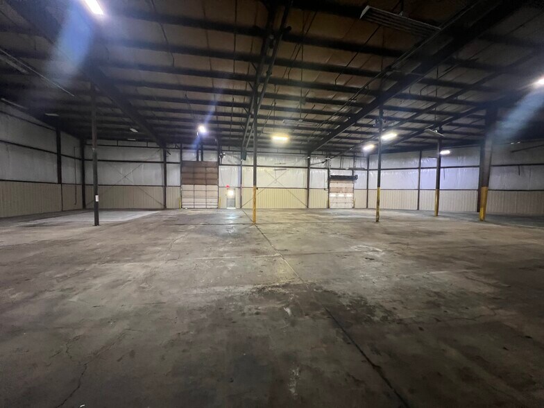 More Photos Of 725 N Locust St, Ottawa Manufacturing For Lease