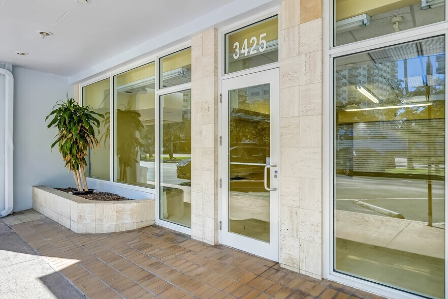More Photos Of 3425 Galt Ocean Dr, Fort Lauderdale Storefront Retail Office For Lease