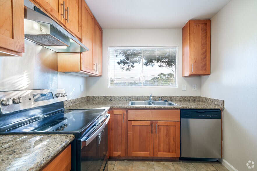 More Photos Of 900 Alvarez Ave, Pinole Apartments For Sale