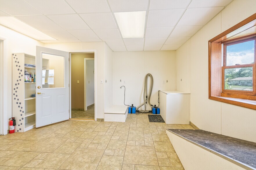 More Photos Of 503 E Russell Rd, Tecumseh Specialty For Sale