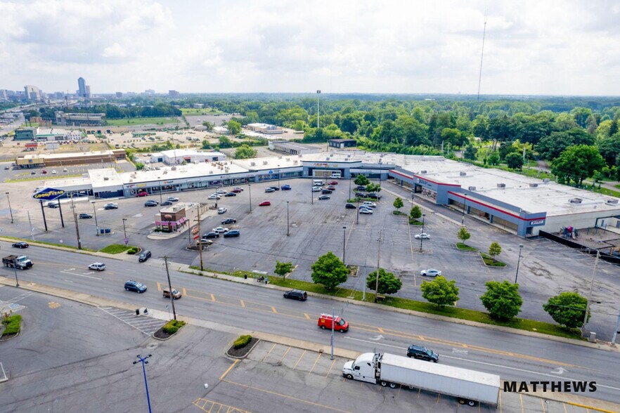 Primary Photo Of 612 Harrisburg Pike, Columbus General Retail For Sale
