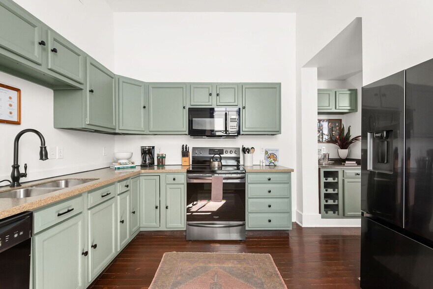 More Photos Of 206 S 11th St, Nashville Office For Sale