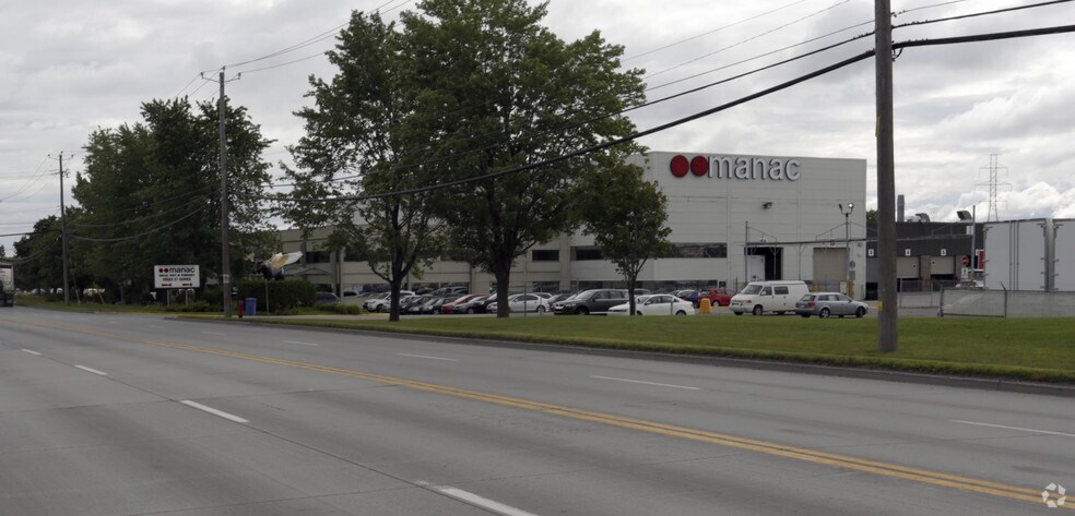 More Photos Of 270 Ch du Tremblay, Boucherville Warehouse For Lease
