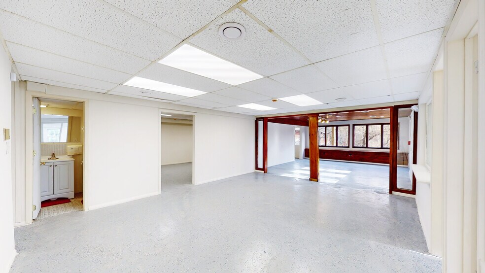 More Photos Of 220 Silver Lake Rd, Dingmans Ferry Office For Sale