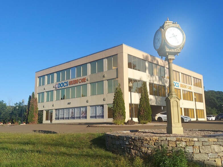 More Photos Of 317 Foxon Rd, East Haven Medical For Lease