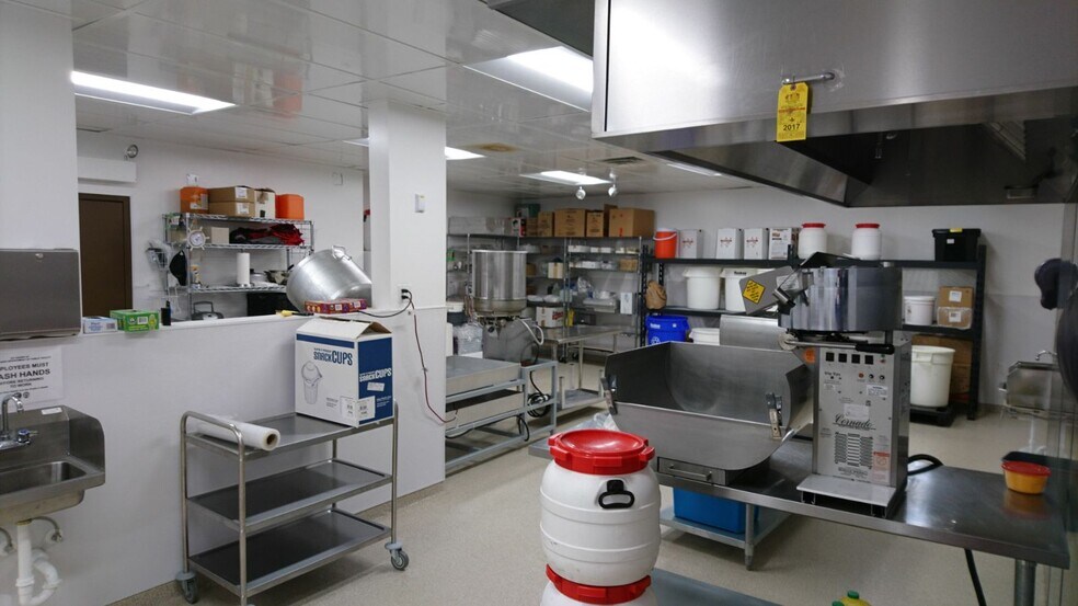 More Photos Of 2708-2714 S 9th Ave, Broadview Manufacturing For Sale