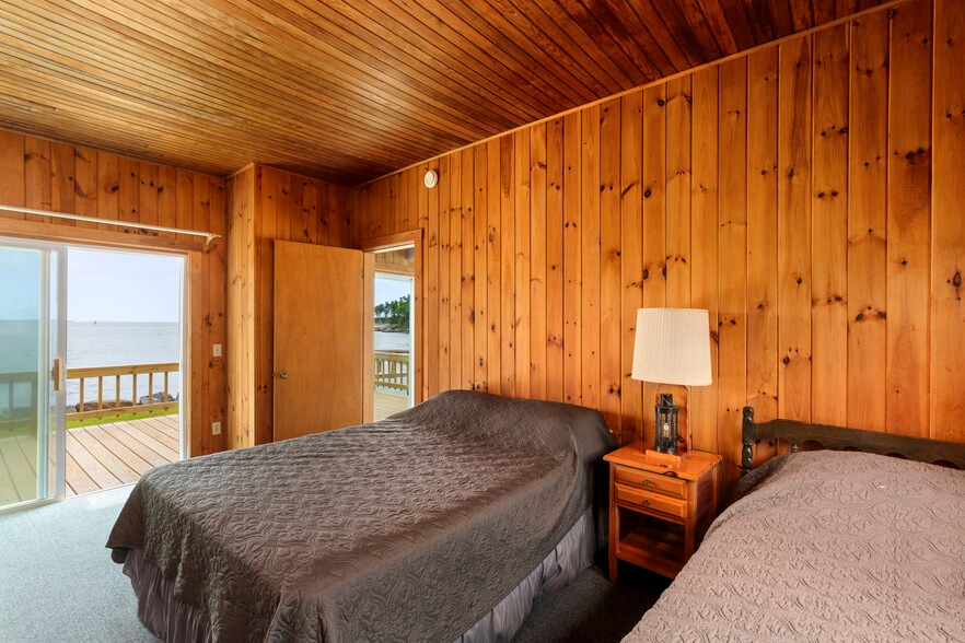 More Photos Of 146 State Route 32, New Harbor Hotel For Sale