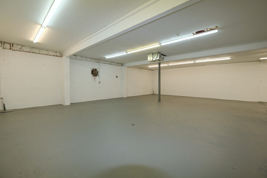 More Photos Of 30 W Price St, Linden Flex For Sale