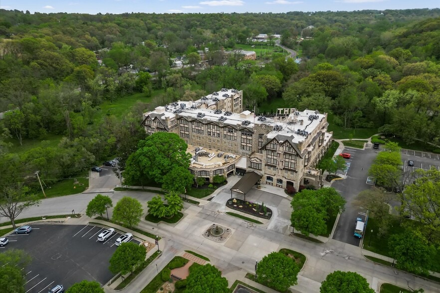 More Photos Of 453-463 S Thompson Ave, Excelsior Springs Storefront Retail Office For Sale