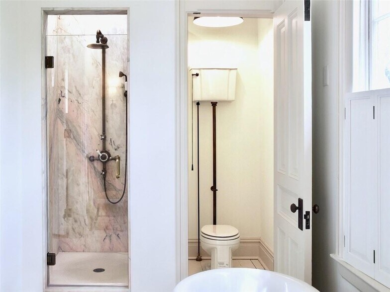 More Photos Of 415 Main St, Arrow Rock Specialty For Sale