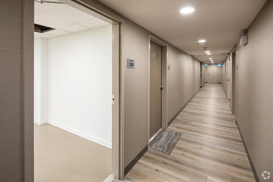 More Photos Of 621 Sheppard Ave E, Toronto Storefront Retail Residential For Lease