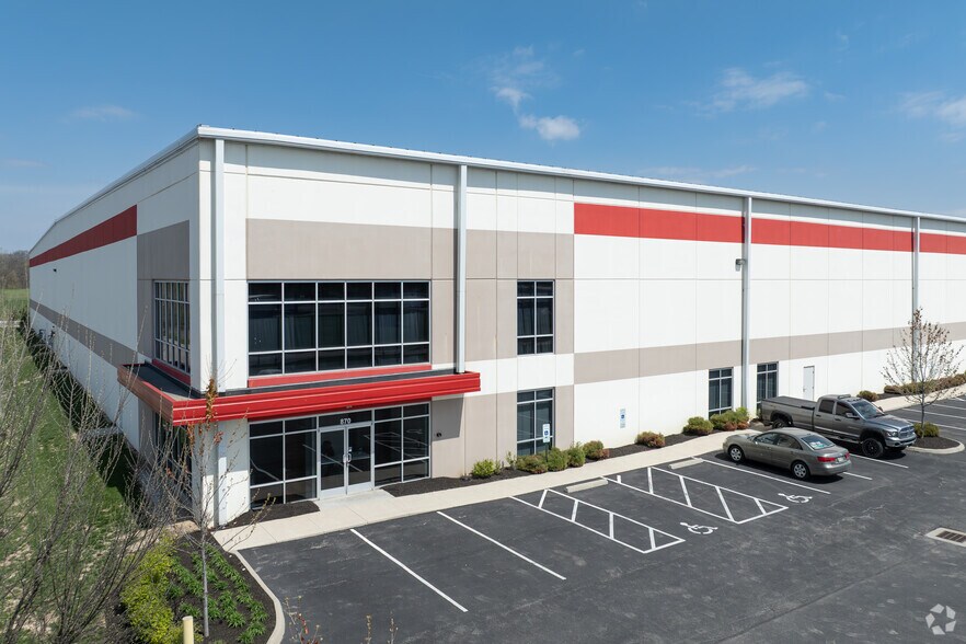 More Photos Of 890 Claycraft Rd, Gahanna Distribution For Lease