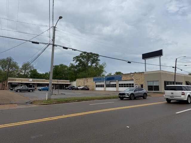 Primary Photo Of 620 W Main St, Tupelo Freestanding For Sale